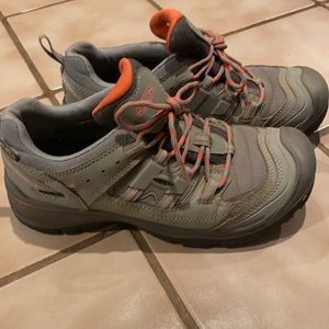 Keen waterproof bucking shoes